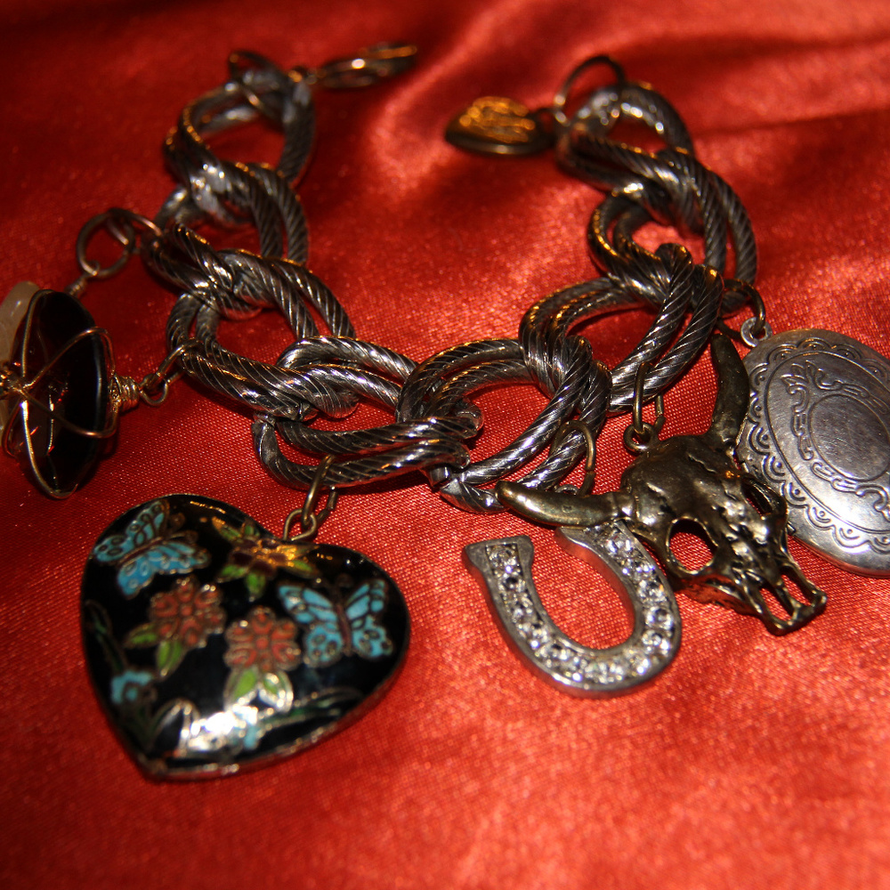 BETSEY JOHNSON Vintage BRACELET BOHO INDIE SKULL B19 butterfly charm heart new - Picture 2 of 8